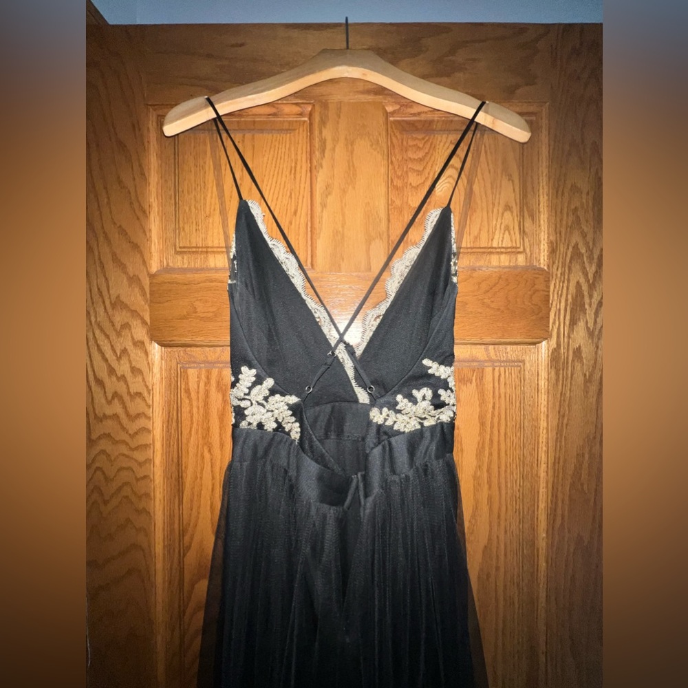 Windsor double slit gold and black tulle fabric - Picture 4 of 6